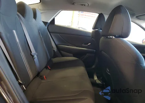 2021 Hyundai Elantra Sel z USA, uszkodzony, nr VIN 5NPLM4AG0MH000965